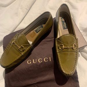 Gucci Vernice Naplack Loafers Olive
